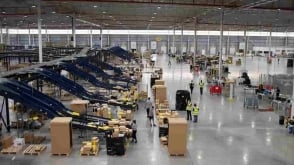 Etiquetado de artículos para envío a la bodega de Mercado Libre FULL.